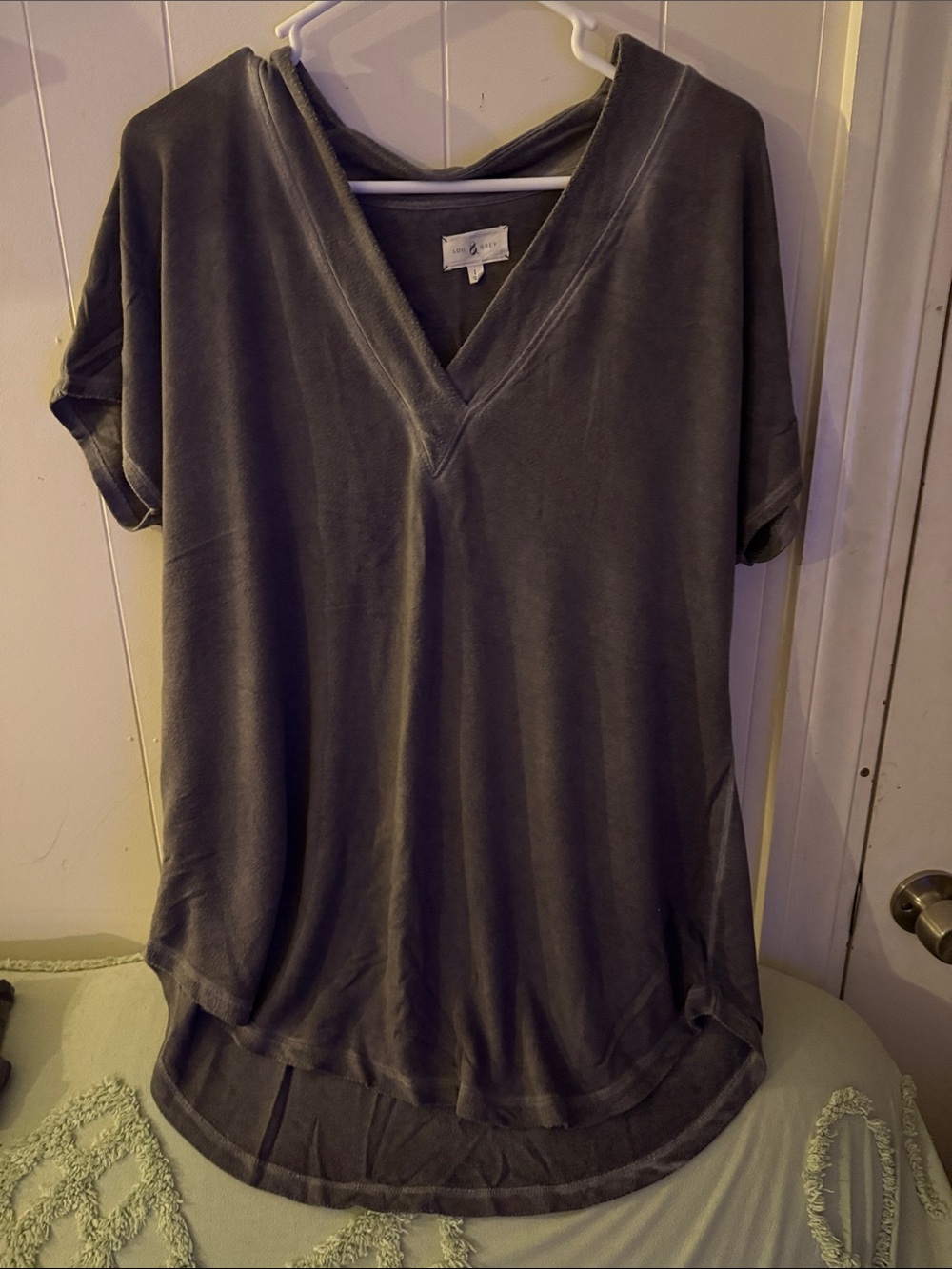 Lou & Grey Washed V-Neck Short Sleeve Tee in Charcoal